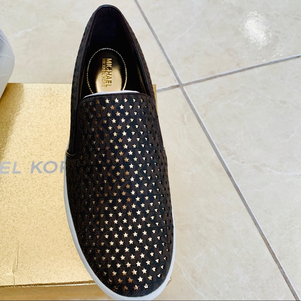 ❌sold❌🆕Michael Kors sneakers slip on🆕 - Picture 2 of 6